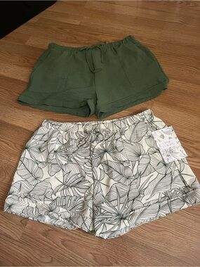 Set of 2 — 🌿Women’s Cream w/Olive Colored Palms & Olive Green Pull-On Short